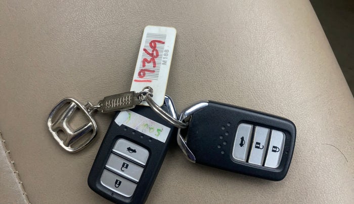 2018 Honda City 1.5L I-VTEC V MT, Petrol, Manual, 1,07,627 km, Key Close Up