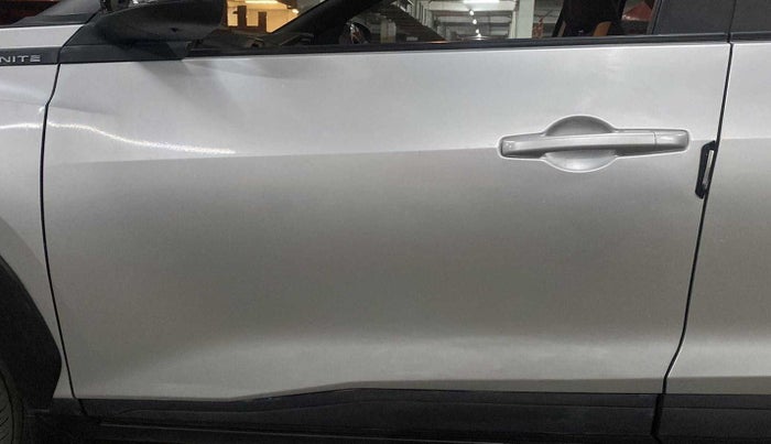 2022 Nissan MAGNITE XL, Petrol, Manual, 25,194 km, Front passenger door - Minor scratches