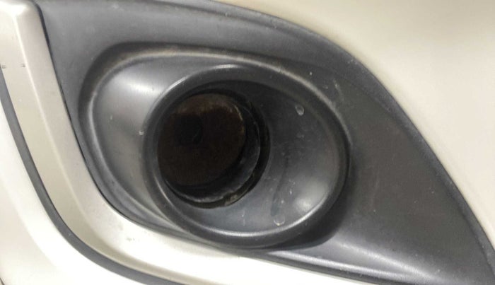 2017 Maruti Swift VDI, Diesel, Manual, 75,765 km, Right fog light - Not working