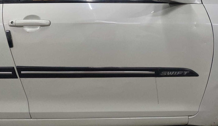 2017 Maruti Swift VDI, Diesel, Manual, 75,765 km, Driver-side door - Minor scratches