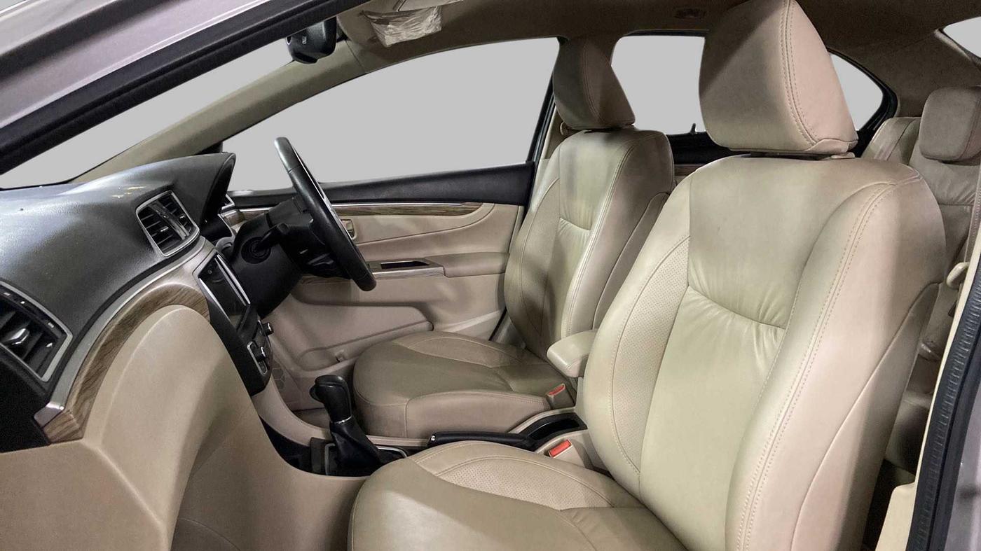 2020 Maruti Ciaz ALPHA  AT 1.5 SHVS PETROL, Petrol, Automatic, 21,852 km, Right Side Front Door Cabin