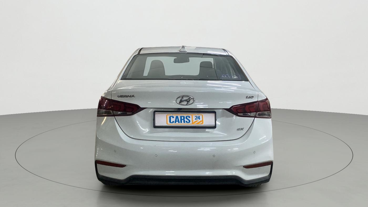 2017 Hyundai Verna 1.6 SX (O) CRDI MT, Diesel, Manual, 98,990 km, Back/Rear