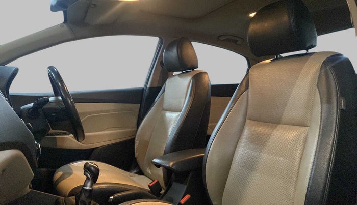 2017 Hyundai Verna 1.6 SX (O) CRDI MT, Diesel, Manual, 98,990 km, Right Side Front Door Cabin