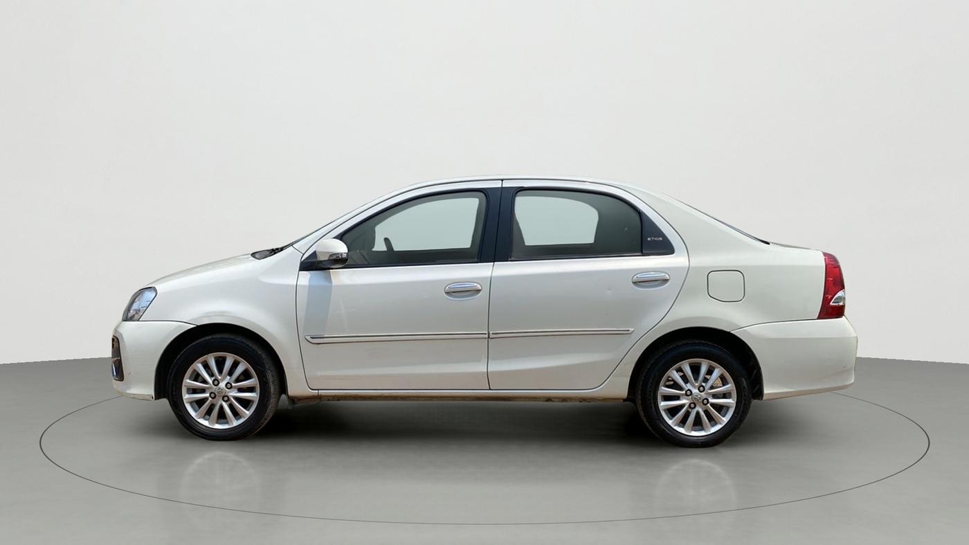 2017 Toyota Etios VXD PLATINUM, Diesel, Manual, 47,978 km, Left Side