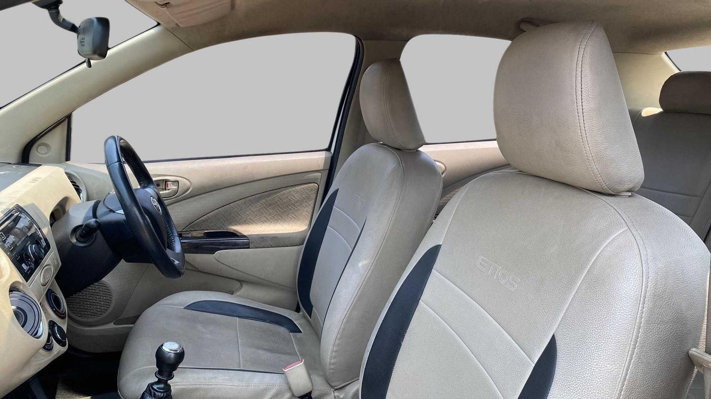 2017 Toyota Etios VXD PLATINUM, Diesel, Manual, 47,978 km, Right Side Front Door Cabin