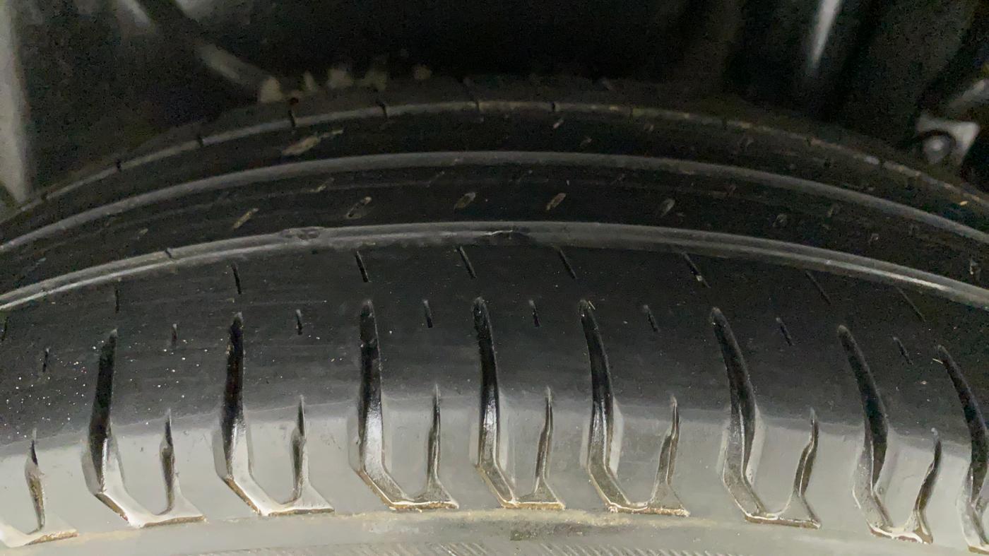 2013 Maruti Swift Dzire VXI, Petrol, Manual, 80,318 km, Left Rear Tyre Tread