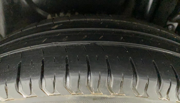 2013 Maruti Swift Dzire VXI, Petrol, Manual, 80,318 km, Left Rear Tyre Tread