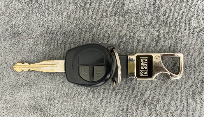 2013 Maruti Swift Dzire VXI, Petrol, Manual, 80,318 km, Key Close Up