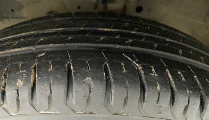 2013 Maruti Swift Dzire VXI, Petrol, Manual, 80,318 km, Left Front Tyre Tread