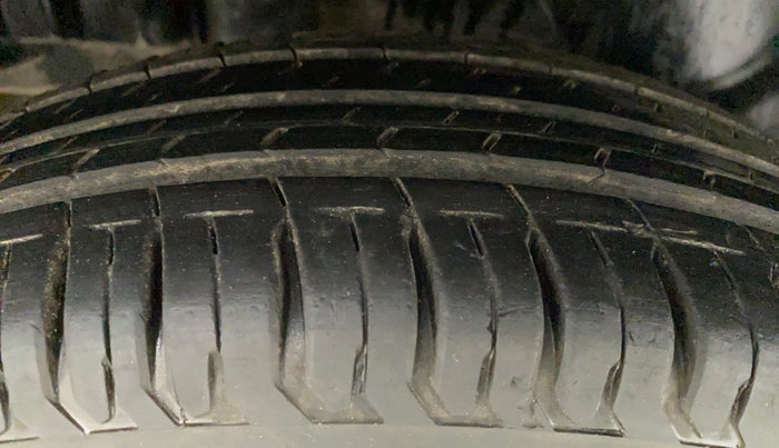 2013 Maruti Swift Dzire VXI, Petrol, Manual, 80,318 km, Right Rear Tyre Tread