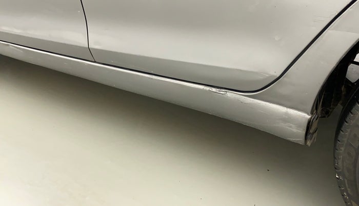2013 Maruti Swift Dzire VXI, Petrol, Manual, 80,318 km, Left running board - Slightly dented