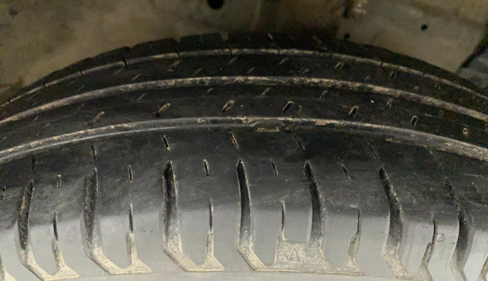 2013 Maruti Swift Dzire VXI, Petrol, Manual, 80,318 km, Right Front Tyre Tread