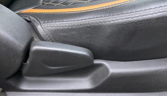 2019 Renault Kwid RXL, Petrol, Manual, 59,668 km, Driver Side Adjustment Panel