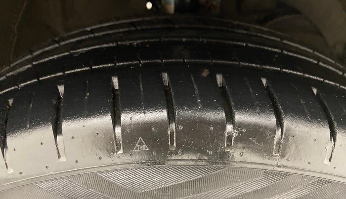 2019 Toyota Glanza G MT PETROL, Petrol, Manual, 19,546 km, Right Front Tyre Tread