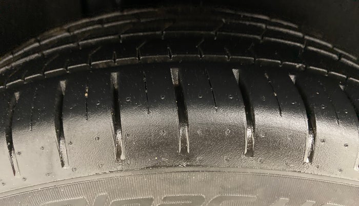 2019 Toyota Glanza G MT PETROL, Petrol, Manual, 19,546 km, Right Rear Tyre Tread