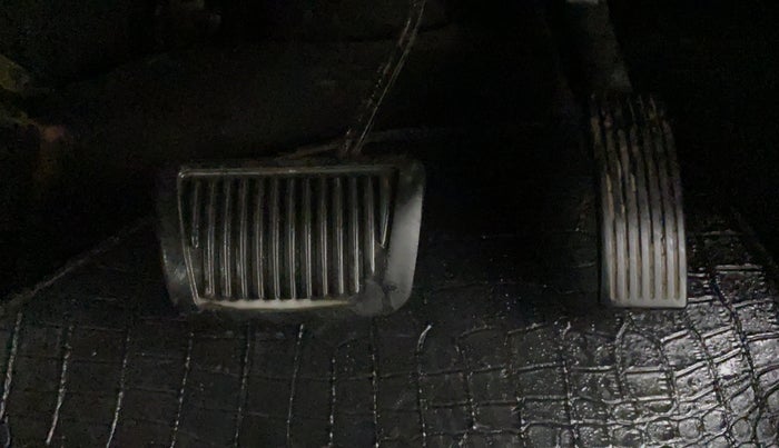 2014 Hyundai Verna FLUIDIC 1.6 VTVT SX AT, CNG, Automatic, 62,883 km, Pedals