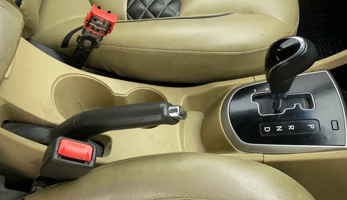 2014 Hyundai Verna FLUIDIC 1.6 VTVT SX AT, CNG, Automatic, 62,883 km, Gear Lever