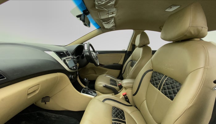 2014 Hyundai Verna FLUIDIC 1.6 VTVT SX AT, CNG, Automatic, 62,883 km, Right Side Front Door Cabin