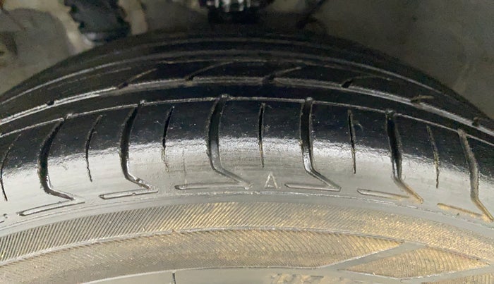 2014 Hyundai Verna FLUIDIC 1.6 VTVT SX AT, CNG, Automatic, 62,883 km, Left Front Tyre Tread