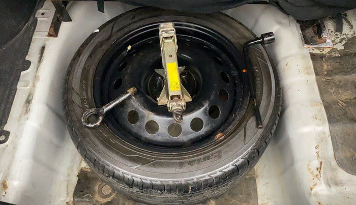 2014 Hyundai Verna FLUIDIC 1.6 VTVT SX AT, CNG, Automatic, 62,883 km, Spare Tyre