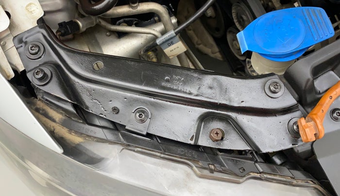 2012 Volkswagen Polo HIGHLINE1.2L, Petrol, Manual, 72,878 km, Right headlight - Clamp has minor damage