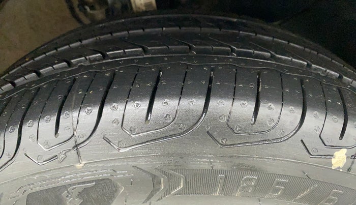 2012 Volkswagen Polo HIGHLINE1.2L, Petrol, Manual, 72,878 km, Right Front Tyre Tread