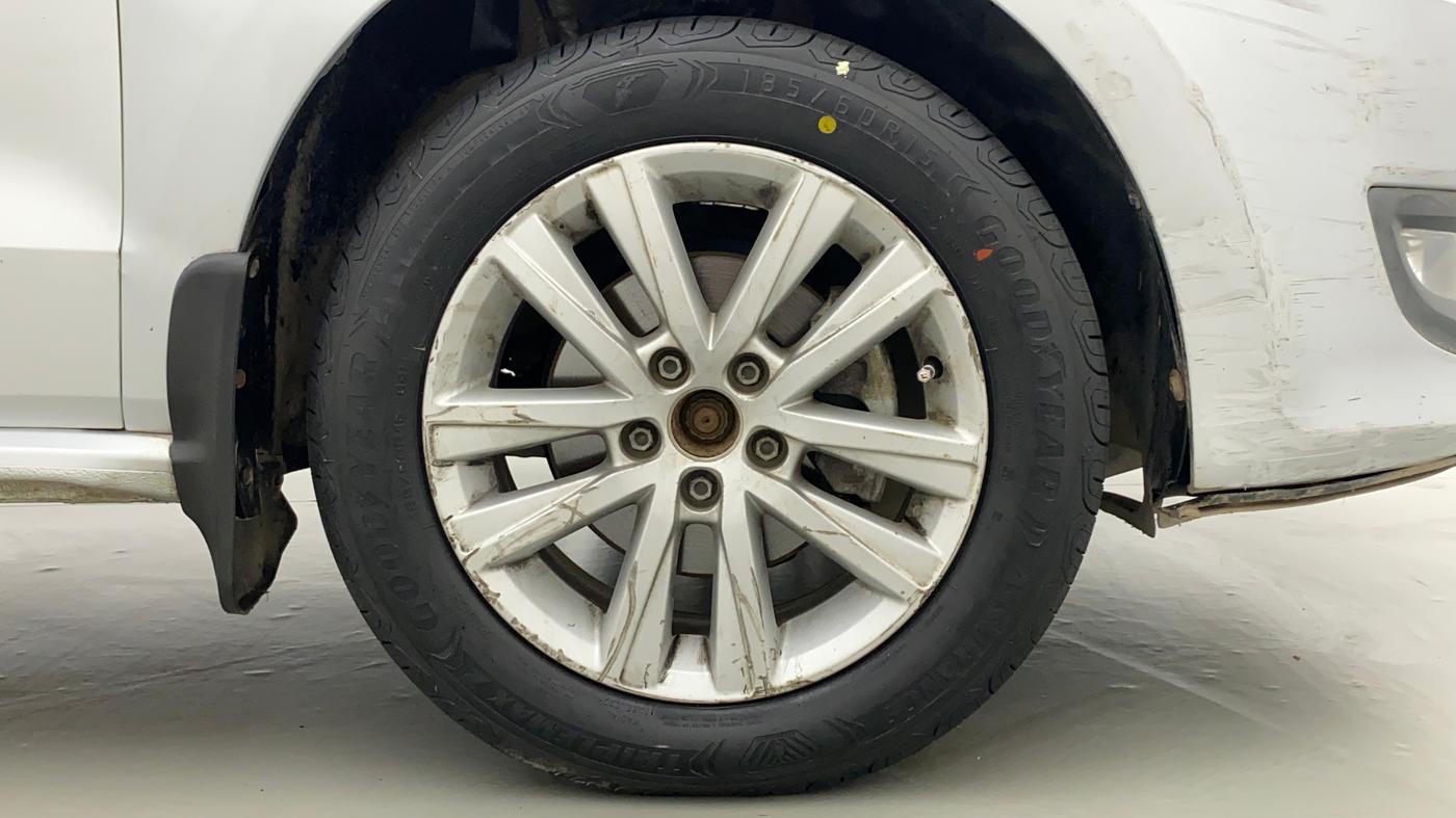 2012 Volkswagen Polo HIGHLINE1.2L, Petrol, Manual, 72,878 km, Right Front Wheel