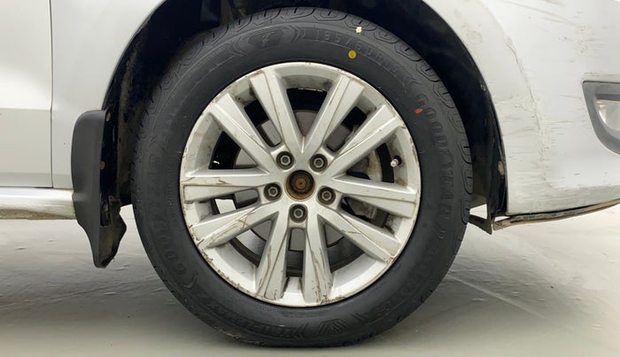 2012 Volkswagen Polo HIGHLINE1.2L, Petrol, Manual, 72,878 km, Right Front Wheel