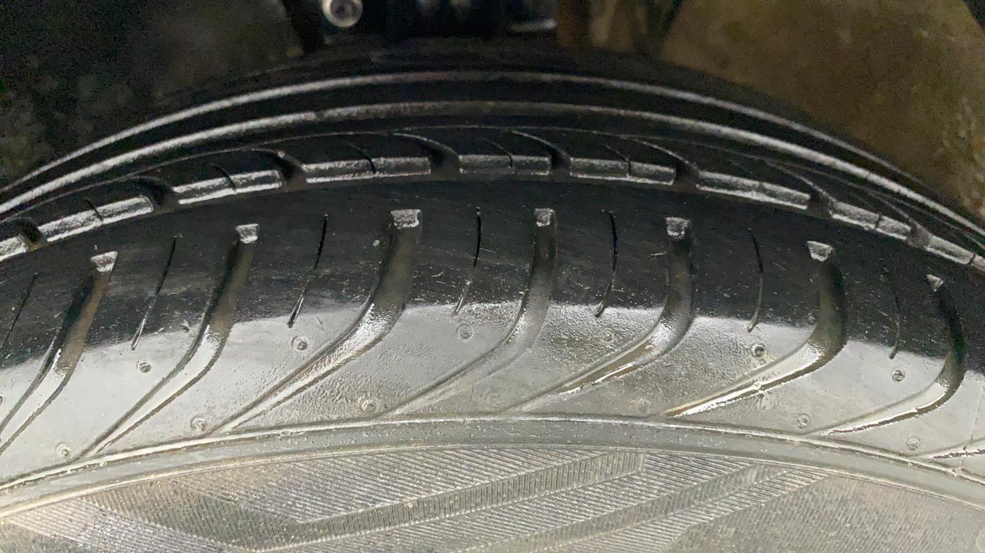 2012 Volkswagen Polo HIGHLINE1.2L, Petrol, Manual, 72,878 km, Left Front Tyre Tread
