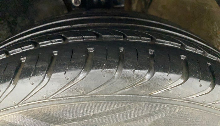 2012 Volkswagen Polo HIGHLINE1.2L, Petrol, Manual, 72,878 km, Left Front Tyre Tread