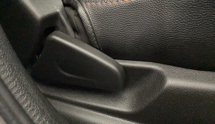 2018 Renault Kwid RXT 1.0, Petrol, Manual, 61,303 km, Driver Side Adjustment Panel