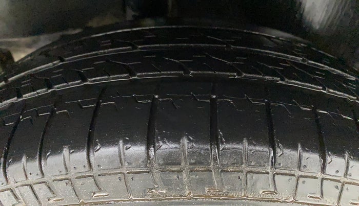 2011 Maruti Swift LXI, Petrol, Manual, 74,040 km, Right Rear Tyre Tread