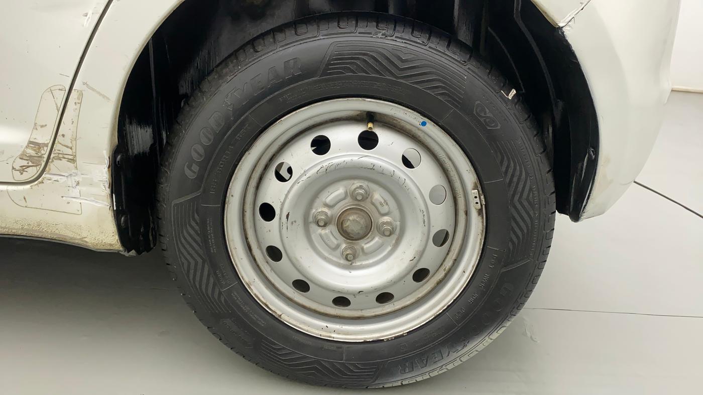 2011 Maruti Swift LXI, Petrol, Manual, 74,040 km, Left Rear Wheel
