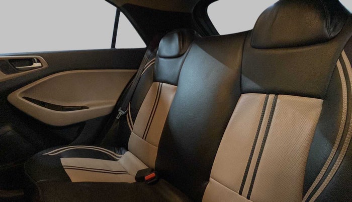2020 Hyundai Elite i20 SPORTZ PLUS 1.2, Petrol, Manual, 29,678 km, Right Side Rear Door Cabin