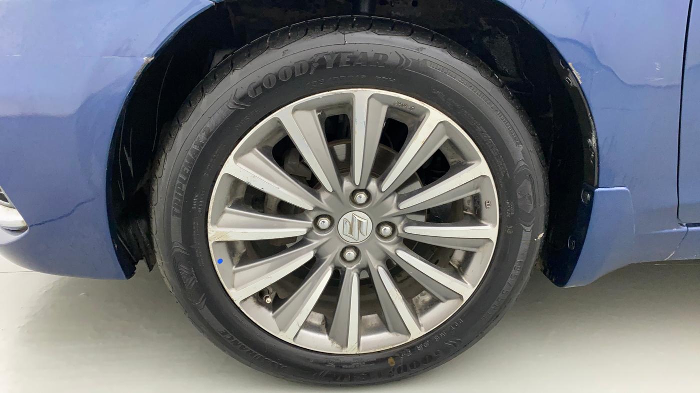2018 Maruti Ciaz ALPHA 1.5 SHVS PETROL, Petrol, Manual, 1,23,897 km, Left Front Wheel