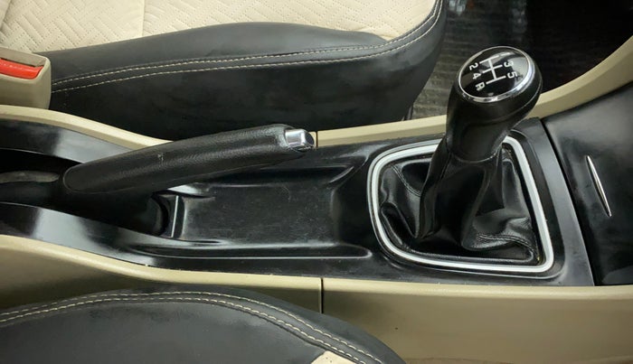2018 Maruti Ciaz ALPHA 1.5 SHVS PETROL, Petrol, Manual, 1,23,897 km, Gear Lever
