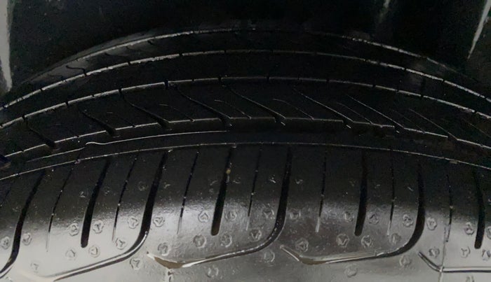 2018 Maruti Ciaz ALPHA 1.5 SHVS PETROL, Petrol, Manual, 1,23,897 km, Left Rear Tyre Tread
