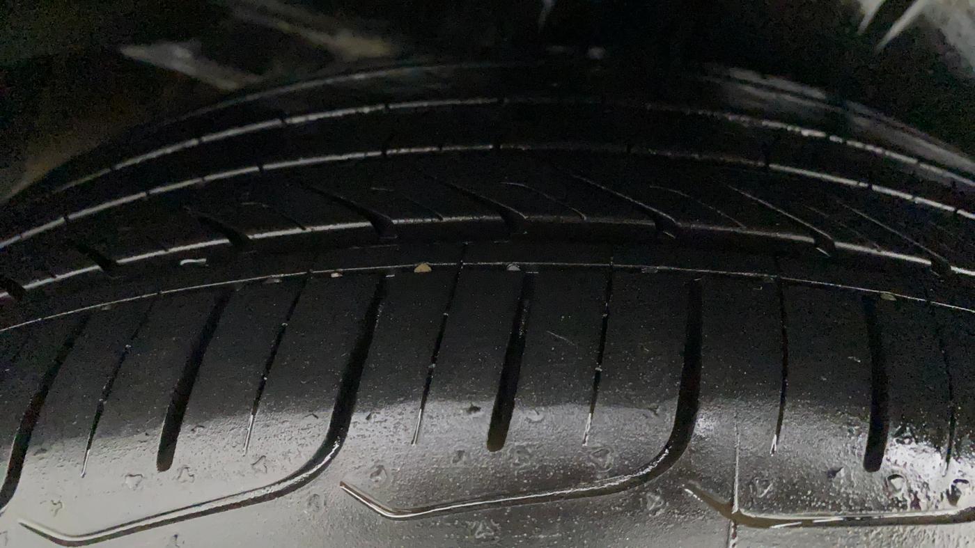2018 Maruti Ciaz ALPHA 1.5 SHVS PETROL, Petrol, Manual, 1,23,897 km, Right Rear Tyre Tread