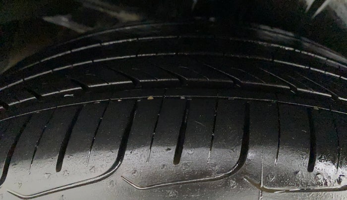 2018 Maruti Ciaz ALPHA 1.5 SHVS PETROL, Petrol, Manual, 1,23,897 km, Right Rear Tyre Tread