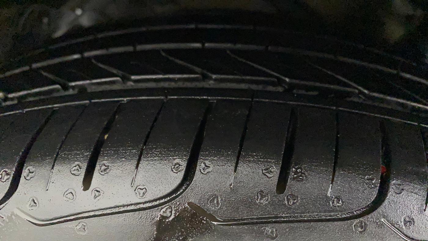 2018 Maruti Ciaz ALPHA 1.5 SHVS PETROL, Petrol, Manual, 1,23,897 km, Left Front Tyre Tread