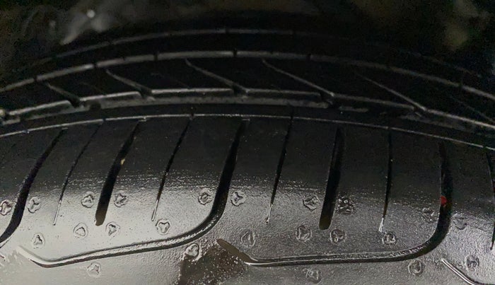 2018 Maruti Ciaz ALPHA 1.5 SHVS PETROL, Petrol, Manual, 1,23,897 km, Left Front Tyre Tread