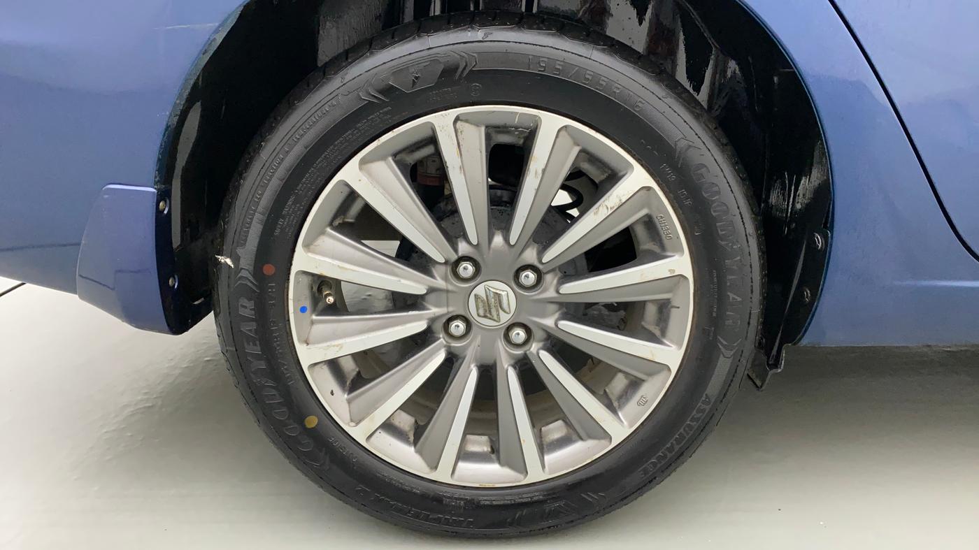 2018 Maruti Ciaz ALPHA 1.5 SHVS PETROL, Petrol, Manual, 1,23,897 km, Right Rear Wheel