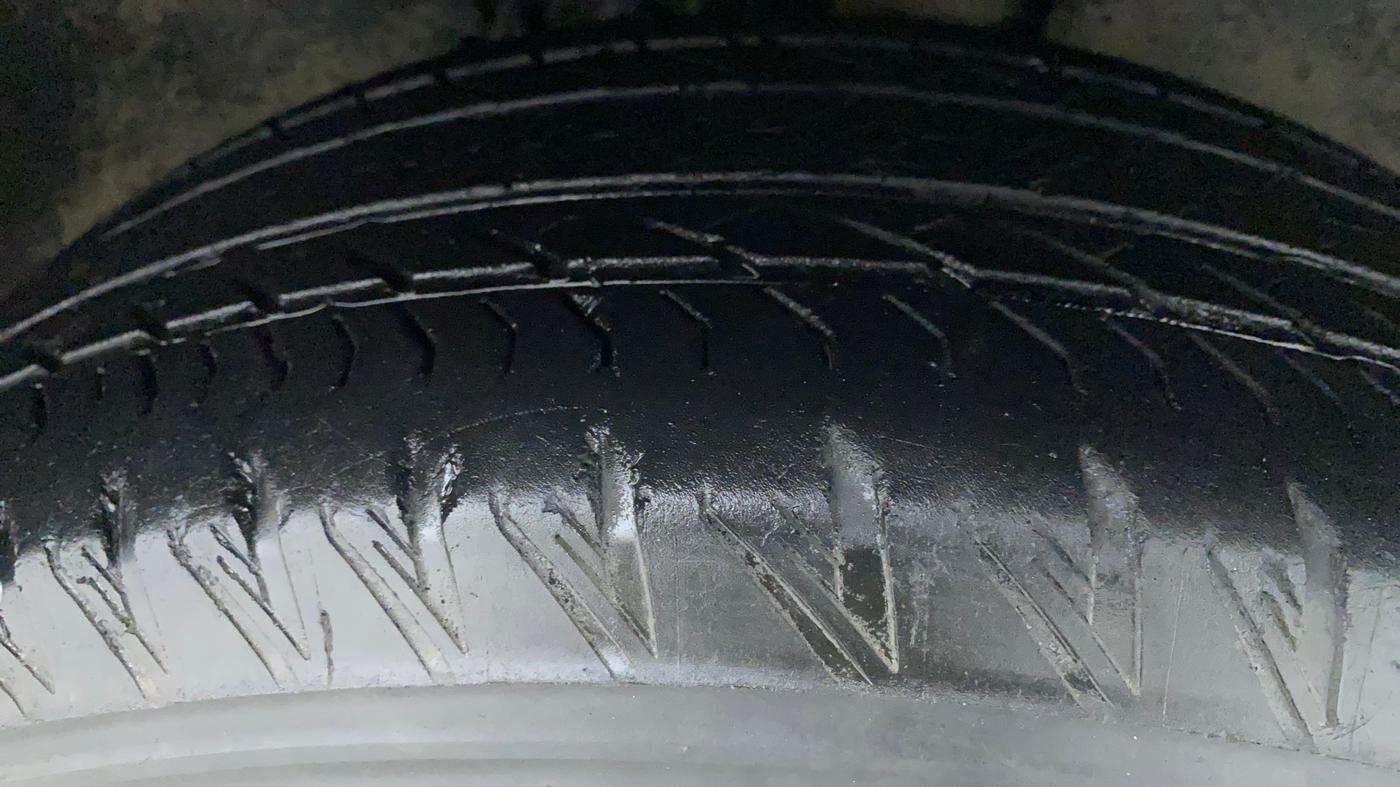 2021 Tata Safari XZA PLUS 6S, Diesel, Automatic, 25,063 km, Right Front Tyre Tread