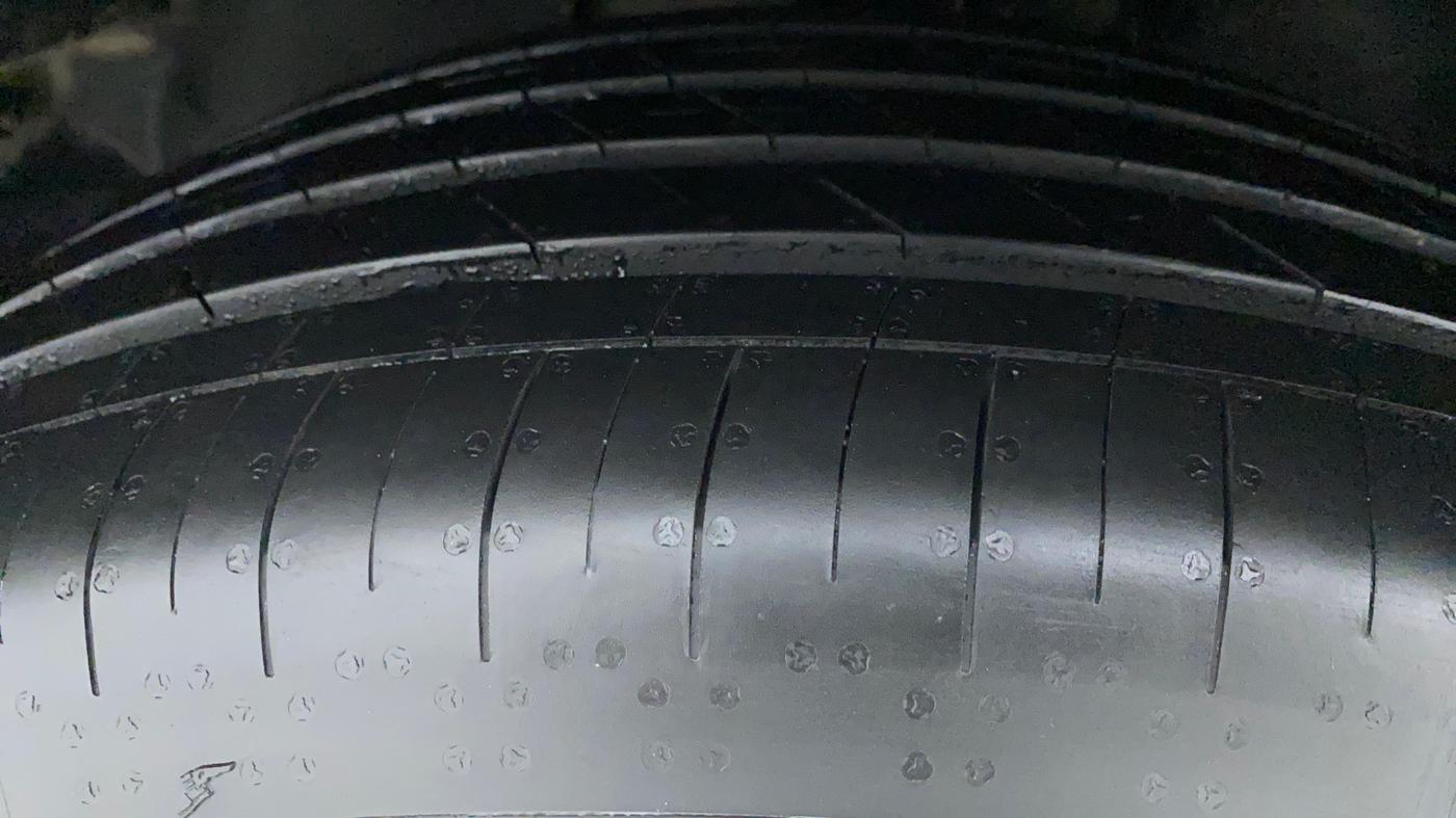 2021 Tata Safari XZA PLUS 6S, Diesel, Automatic, 25,063 km, Left Front Tyre Tread