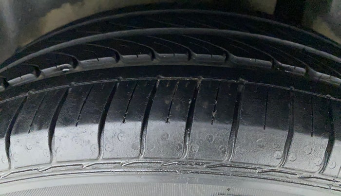 2018 Maruti Ciaz DELTA 1.5 SHVS MT PETROL, Petrol, Manual, 24,316 km, Left Rear Tyre Tread