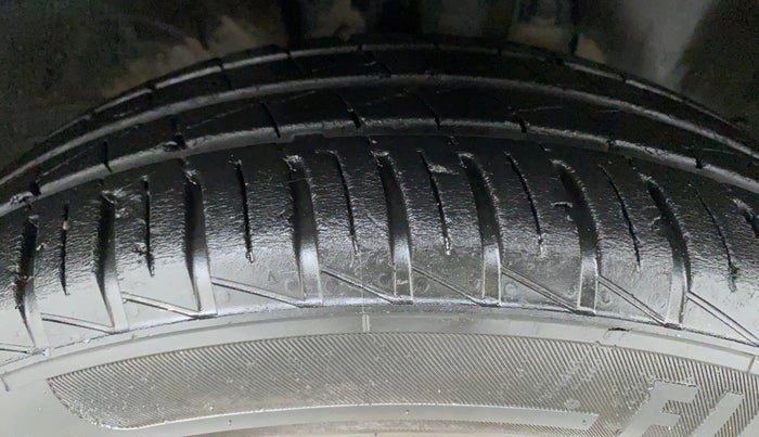 2019 Renault Kwid CLIMBER 1.0 AMT (O), Petrol, Automatic, 25,881 km, Right Front Tyre Tread