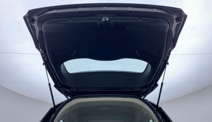 2021 Tata Safari XZA PLUS GOLD 6 S, Diesel, Automatic, 34,935 km, Boot Door Open