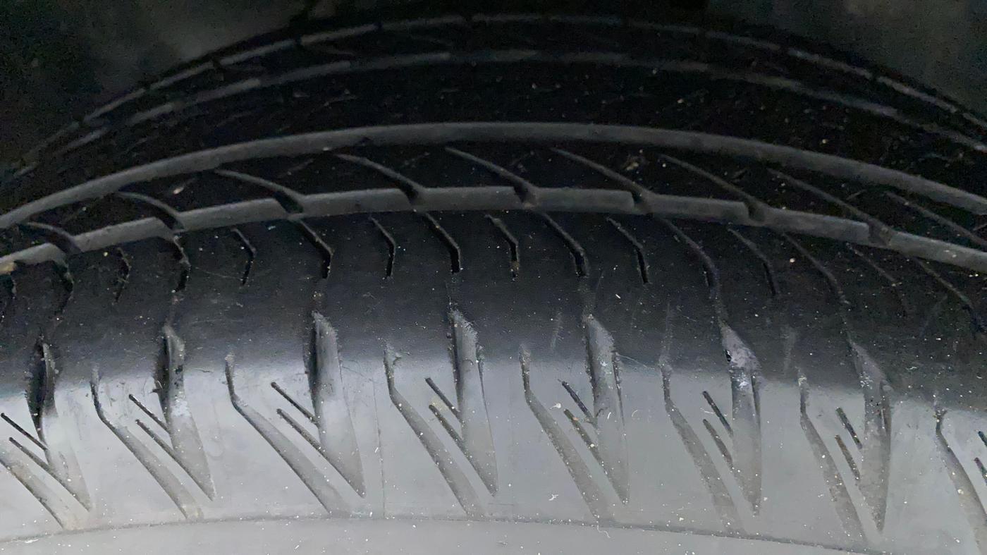2021 Tata Safari XZA PLUS GOLD 6 S, Diesel, Automatic, 34,935 km, Right Front Tyre Tread