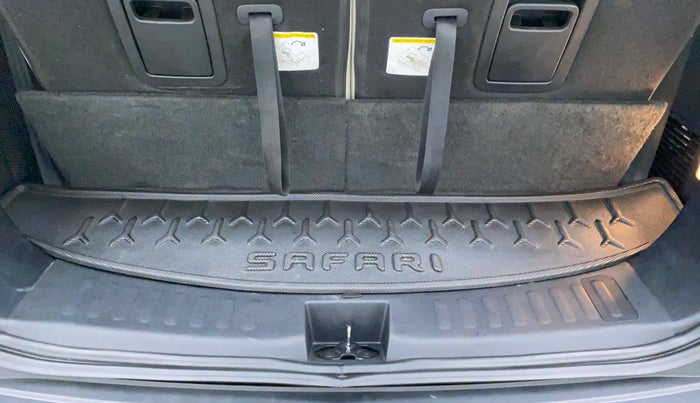2021 Tata Safari XZA PLUS GOLD 6 S, Diesel, Automatic, 34,935 km, Boot Inside