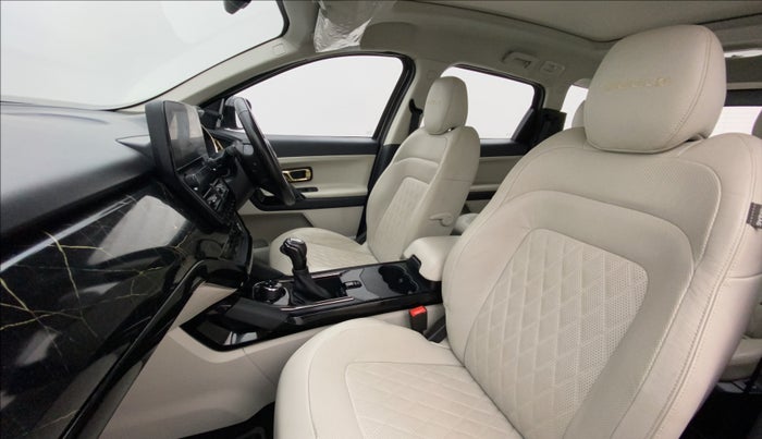 2021 Tata Safari XZA PLUS GOLD 6 S, Diesel, Automatic, 34,935 km, Right Side Front Door Cabin